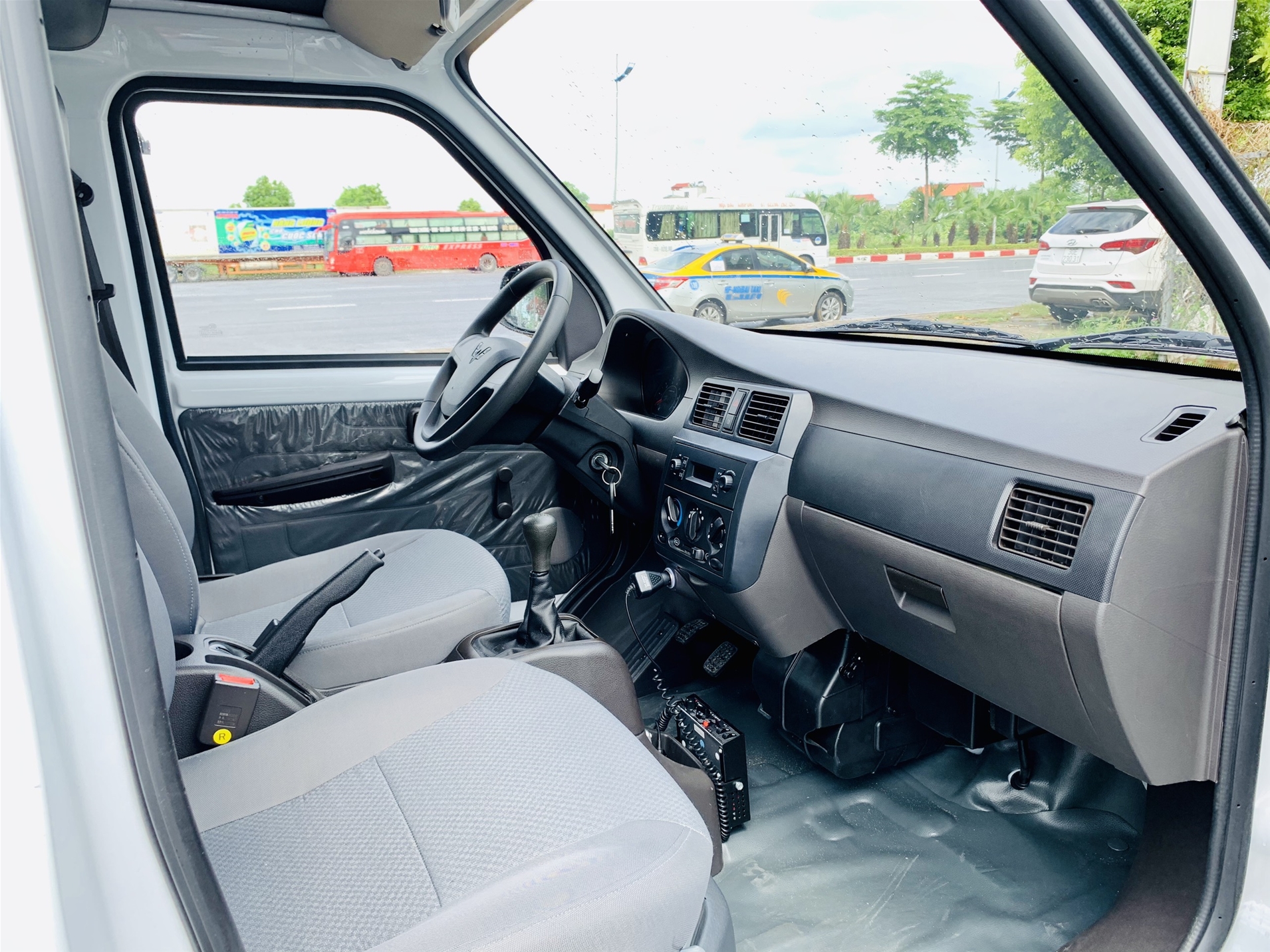 Khoang lái xe cứu thương Wuling